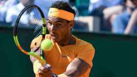La raqueta con la que Rafael Nadal juega en Trofeo Godó en Barcelona es un modelo especial que estrenó recientemente en la Copa Davis / AGENCIAS
