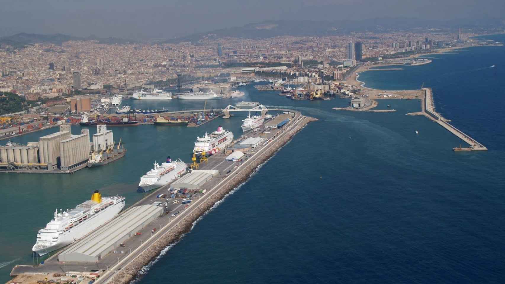 Imagen aérea del puerto de Barcelona / PORT DE BARCELONA