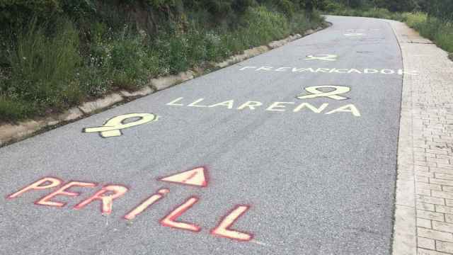 Pintadas contra el juez Llarena, en la carretera de Vallvidrera / PP