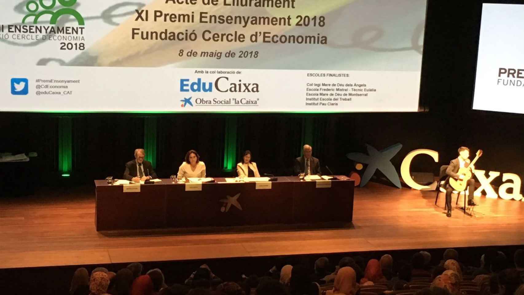 El acto de entrega del Premi Ensenyament Fundació Cercle d'Economia 2018 ha tenido lugar en el CaixaForum, con la presencia de la alcaldesa de Barcelona, Ada Colau / MIKI