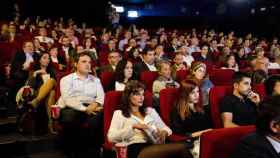 Imagen de gente disfrutando de una película en un cine | EFE
