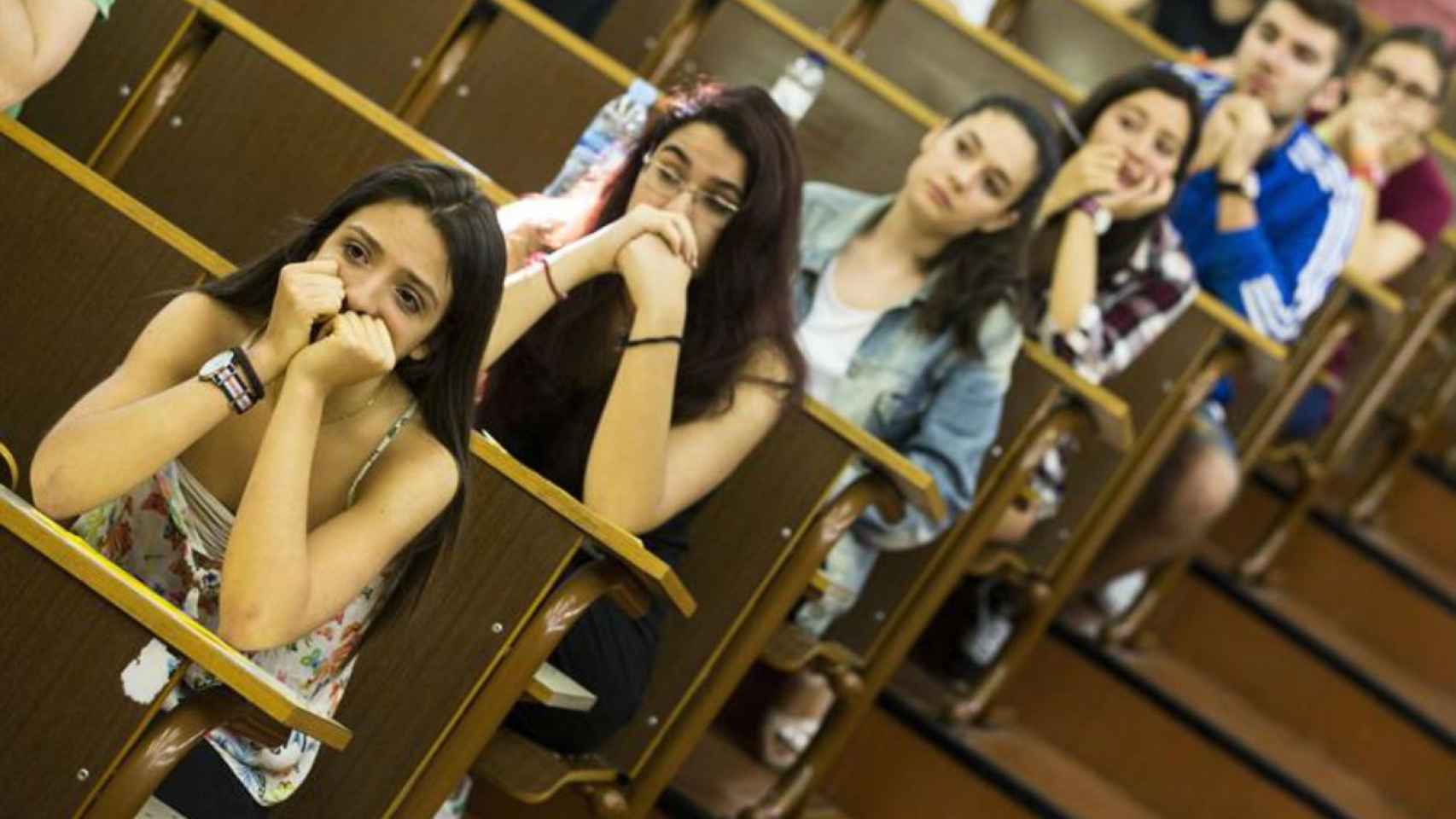 Estudiantes durante la prueba de Selectividad en la universidad | EFE