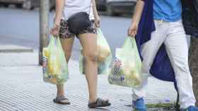 Cada vez más países se unen a la causa de eliminar las bolsas de plástico / PEDRO LÁZARO FERNÁNDEZ