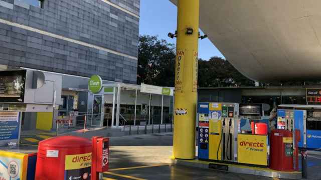 Este es el módulo de la lavandería de ropa Fresh Box recientemente inaugurada en la gasolinera de Petrocat en la Gran Vía barcelonesa / FL