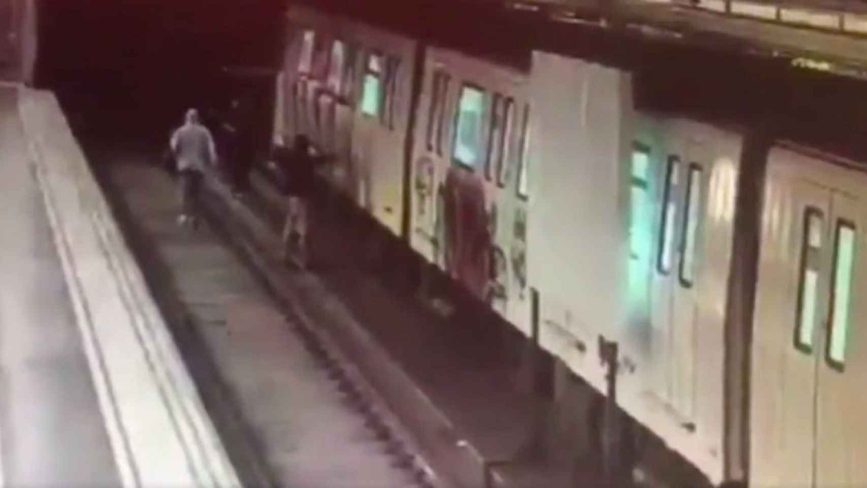 Un acto vandálico obligó a cortar la L-5 del metro en Can Boixeres / ARCHIVO