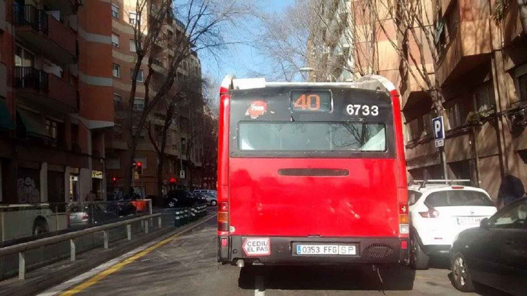 Un autobús de la línea D-40, como el de la imagen, ha provocado el accidente / Aerchivo