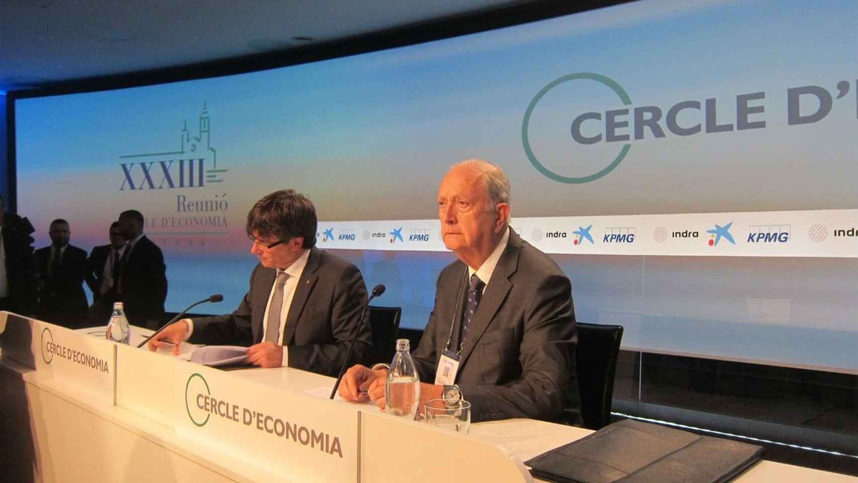 Juan José Brugera, presidente del Cercle d'Economia, junto a Carles Puigdemont antes de su huída a Bélgica /A rchivo