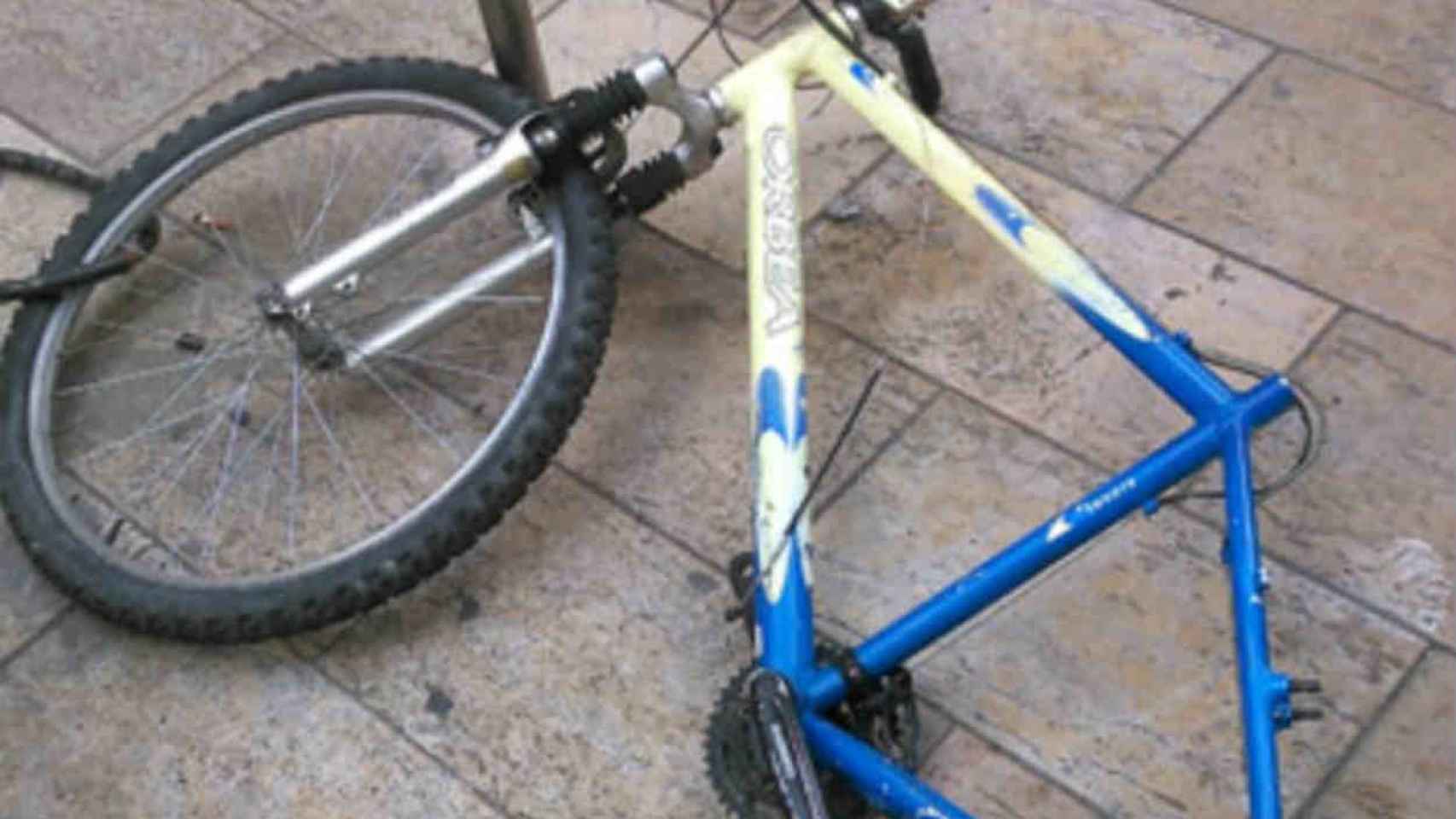 Bicicleta con síntoma de haber sido abadonada / @barcelona_GUB