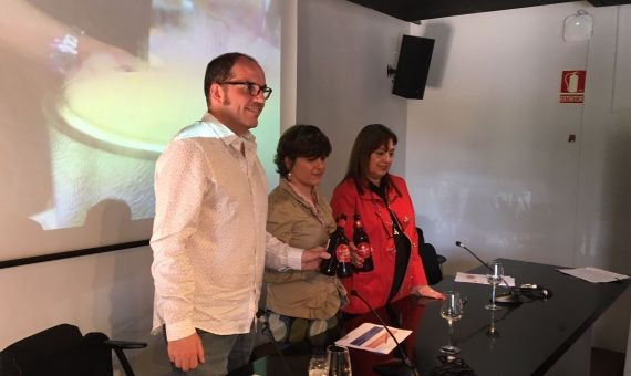 Fermín Villar, Gala Pín y Roser Torres en el acto de presentación del 'tast' / JORDI SUBIRANA