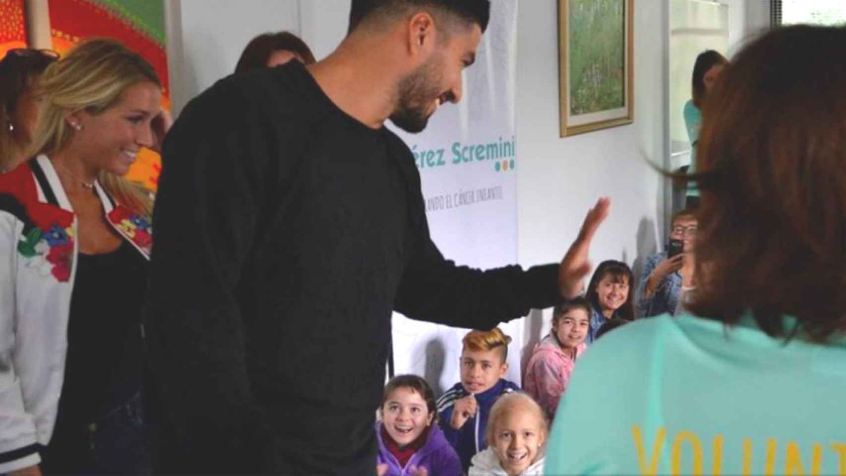 Luis Suárez en su visita a la Fundación Pérez Scremini / FUNDACIÓN P.SREMINI