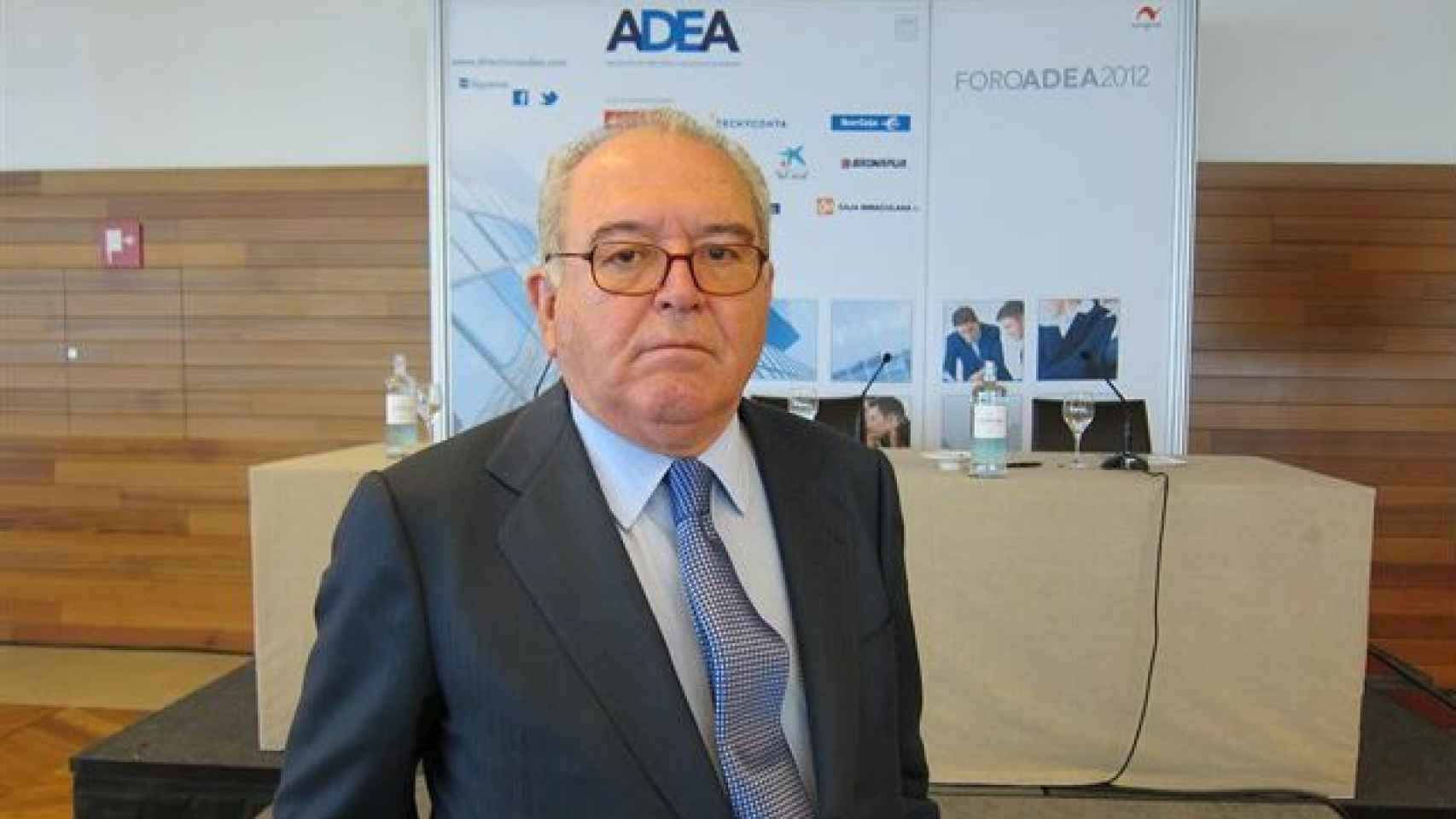 El exministro Eduardo Serra ha sido adjudicado con contratos millonarios del Ayuntamiento de BCN / EUROPA PRESS