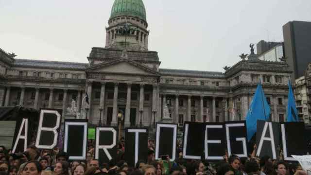 Una concentración a favor del aborto frente al Congreso en Buenos Aires | EFE