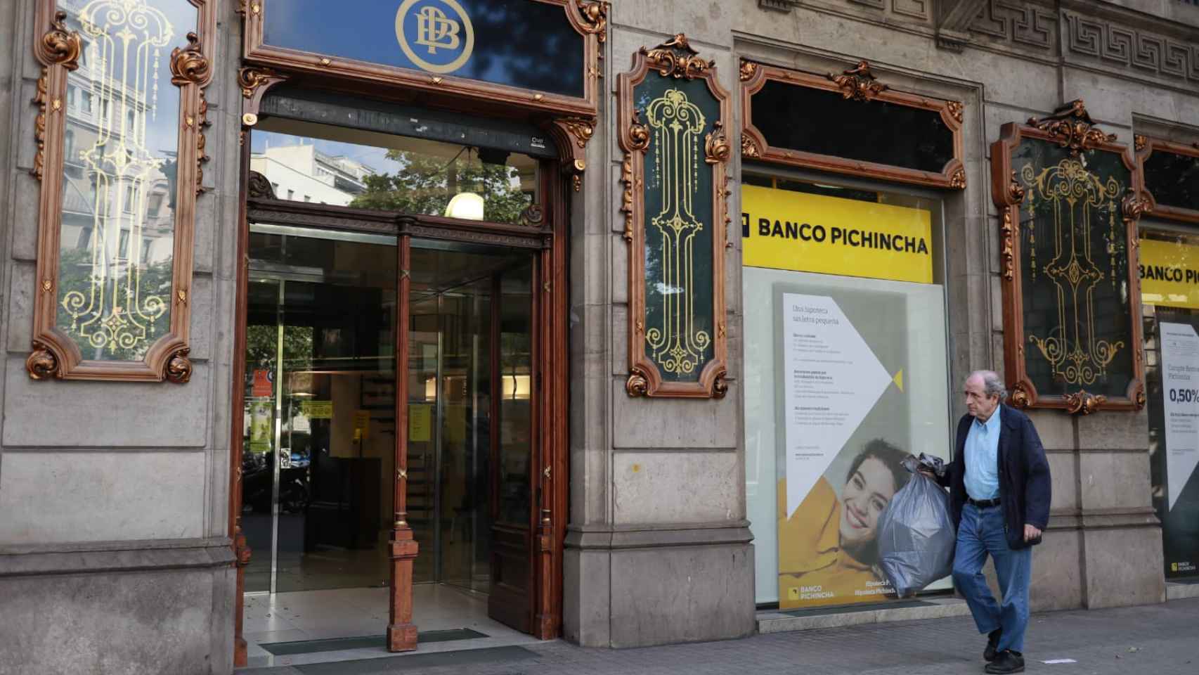 Oficina Pichincha en la Gran Via de Barcelona / H.F.
