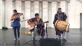 Los hermanos Jairo y Wilian tocando en México / A. MEDICINA SAGRADA
