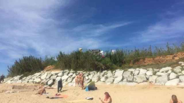 playa nudista mar bella barcelona_570x340