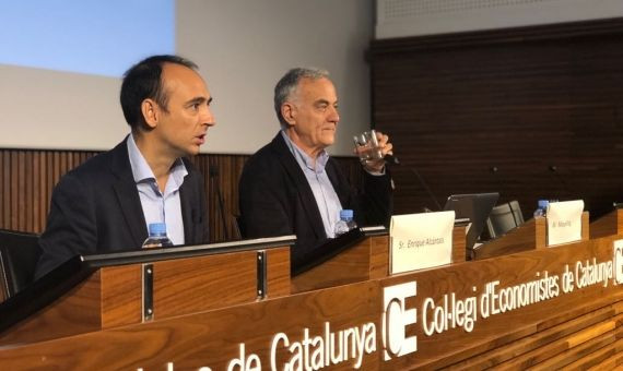 Enrique Alcantará, de Apartur, y el economista Miquel Puig, un sector que mueve en BCN 860 millones