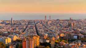 Panorámica de Barcelona, una ciudad en la que la vivienda es cada día más cara / Archivo