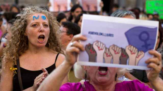 Protesta en BCN contra la libertad de La Manada y a favor de su entrada en la cárcel / EFE