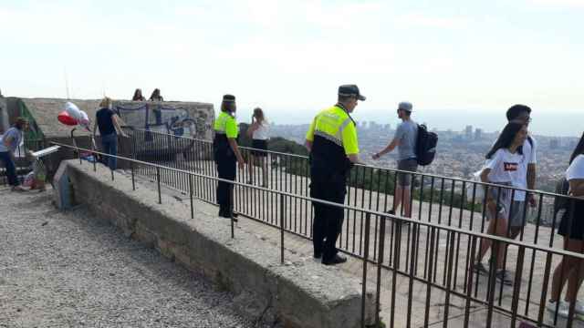 La Guàrdia Urbana ha incrementado su presencia en las baterías antiaéreas del Turó de la Rovira / GUÀRDIA URBANA