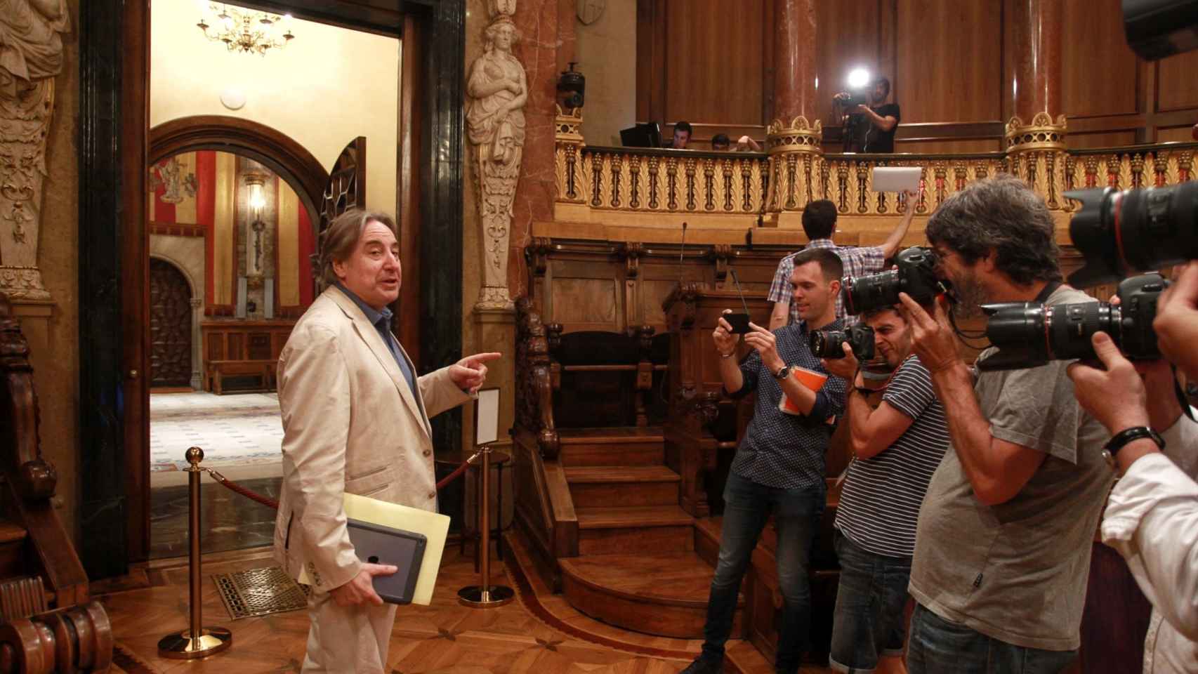 Juanjo Puigcorbé, este viernes en el pleno del Ayuntamiento, en el que se ha convertido en regidor no adscrito y ha sido expulsado de ERC / HUGO FERNÁNDEZ
