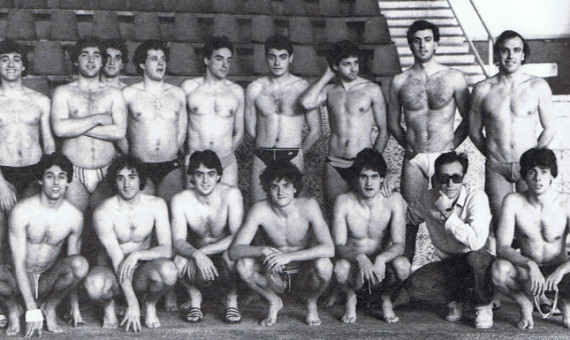Ibern (el único vestido) llevó a España a su primera medalla en un Europeo de waterpolo (Roma 1983)