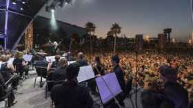 Unas 14.000 personas escucharon a la OBC en la Barceloneta / L'AUDITORI
