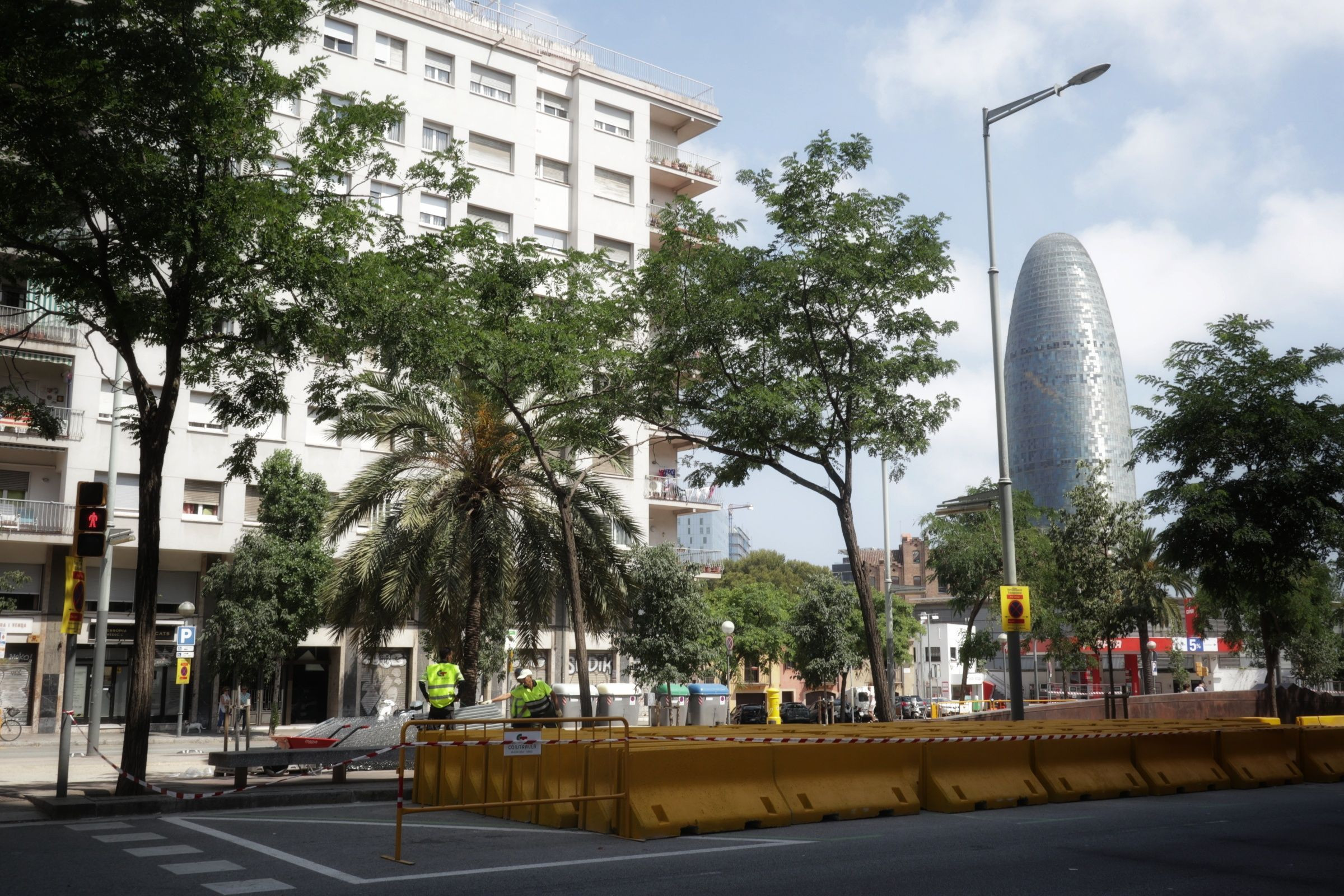 La reforma de la Meridiana se ha iniciado este lunes junto a la plaza de les Glòries / HUGO FERNÁNDEZ