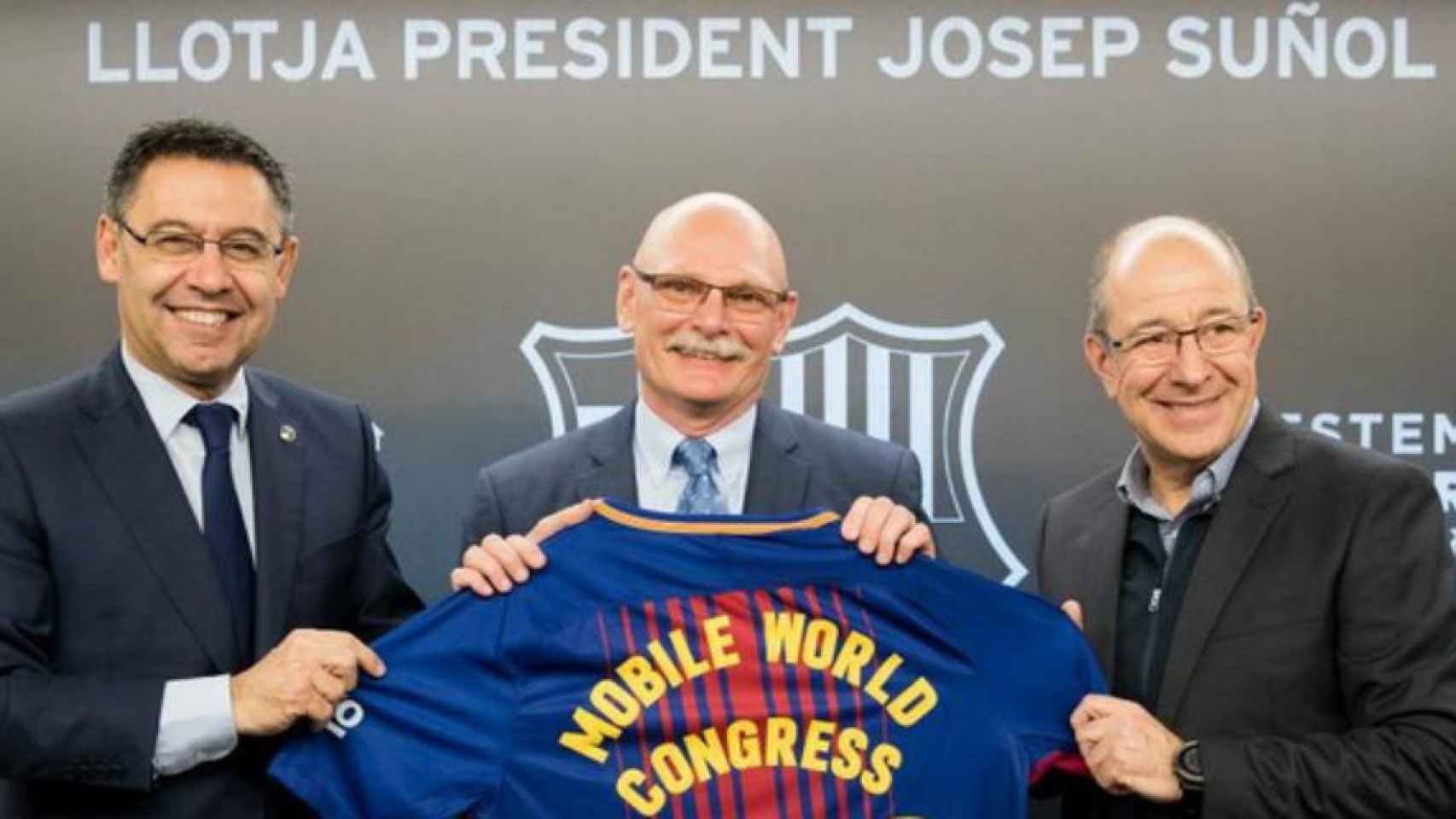 Josep Maria Bartomeu, John Hoffman, responsable del Mobile World Congress, y Manel Arroyo, vicepresidente del Barça / FCB