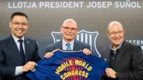 Josep Maria Bartomeu, John Hoffman, responsable del Mobile World Congress, y Manel Arroyo, vicepresidente del Barça / FCB