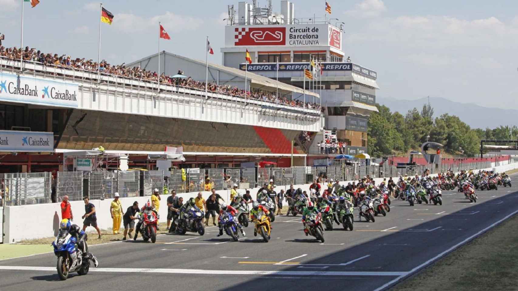 Imagen de la salida de las 24 horas motociclistas en el Circuit de Barcelona-Catalunya. Un clásico / CdeC