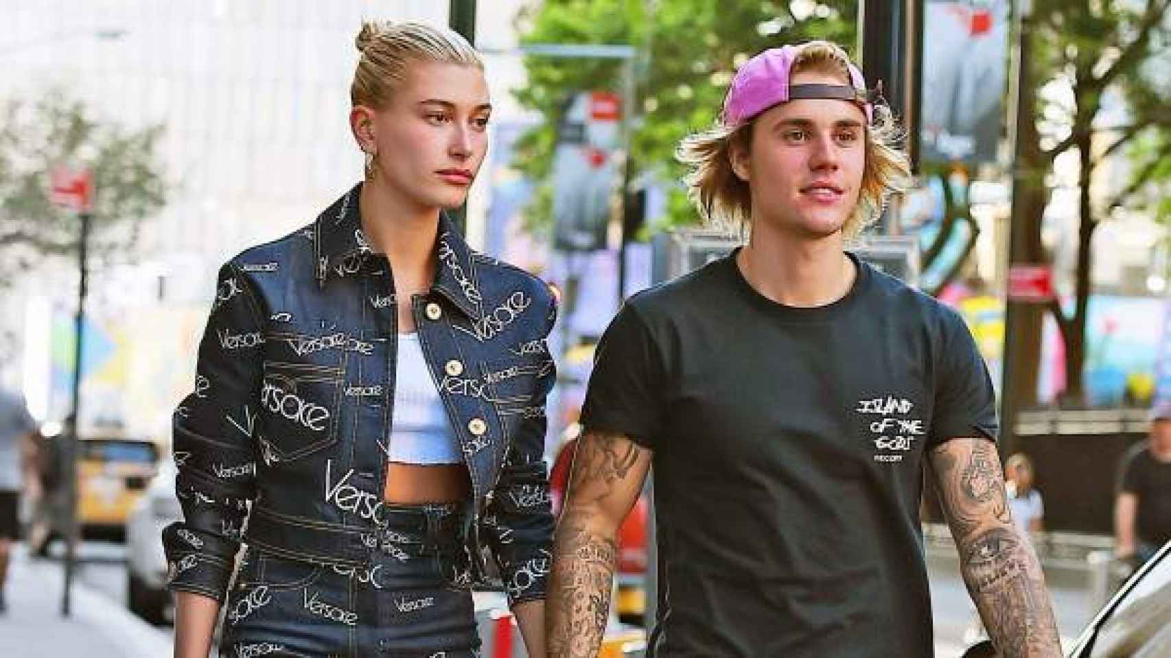 Justin Bieber y Hailey Baldwin paseando por Hollywood