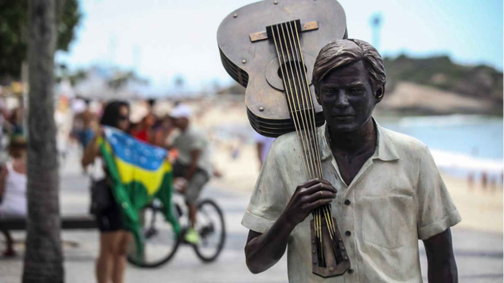 Estatua de Tom Jobin en la playa de Ipanema / EFE