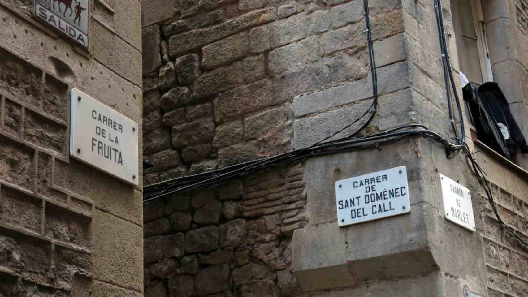 Rótulo de la calle Sant Domènec de Call, en el barrio Gòtic