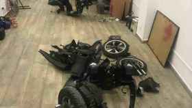 Las motos halladas por la policía en pleno proceso de desguace  / GUÀRDIA URBANA
