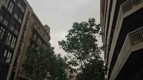 Barcelona ha amanecido con el cielo nublado