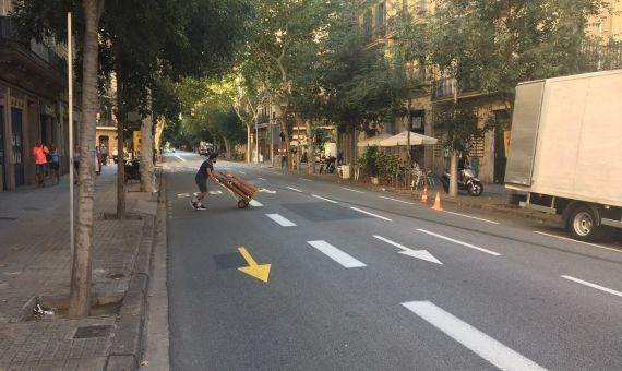 La calle de Mallorca a la altura de Independència, sin coches / JORDI SUBIRANA