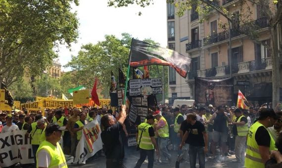 La manifestación de taxistas ha tenido un seguimiento multitudinario en el sector / EFE/Quique García