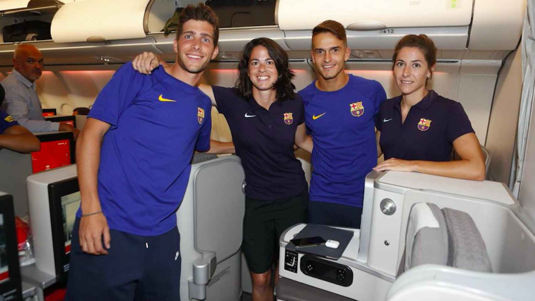Sergi Roberto, Marta Torrejón, Denis Suárez y Vicky Losada antes de partir a Estados Unidos / FCB