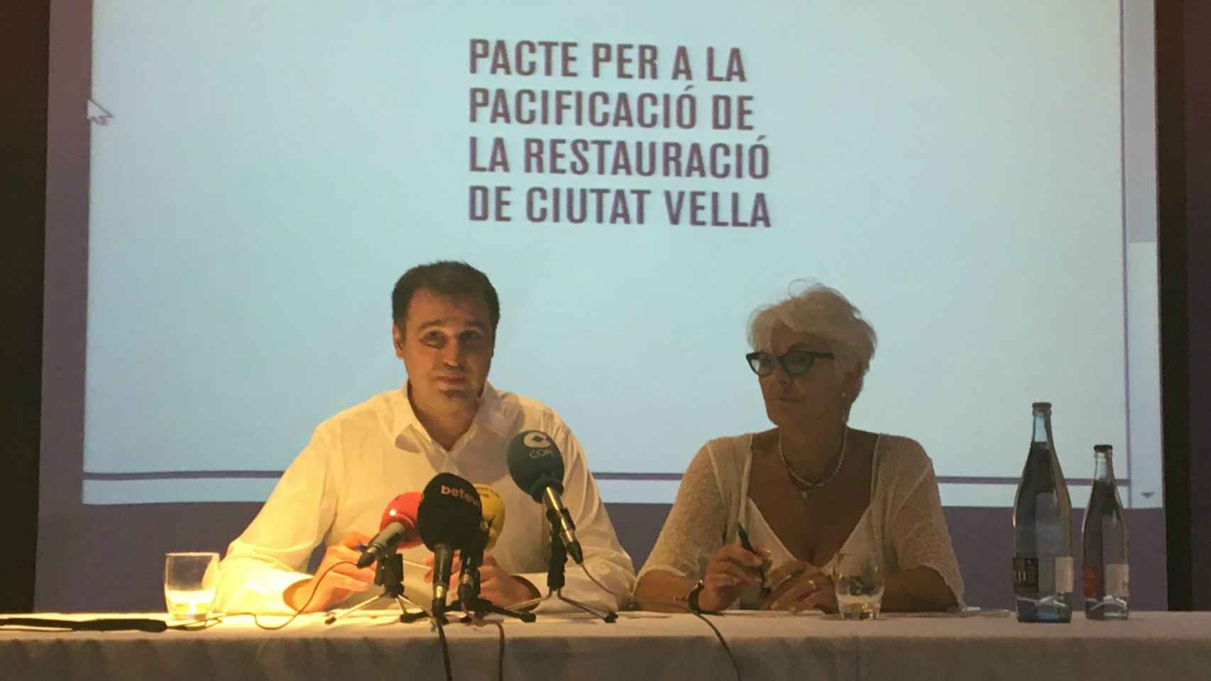 Roger Pallarols y Nuria Paricio, este viernes en rueda de prensa / LAURA GUERRERO