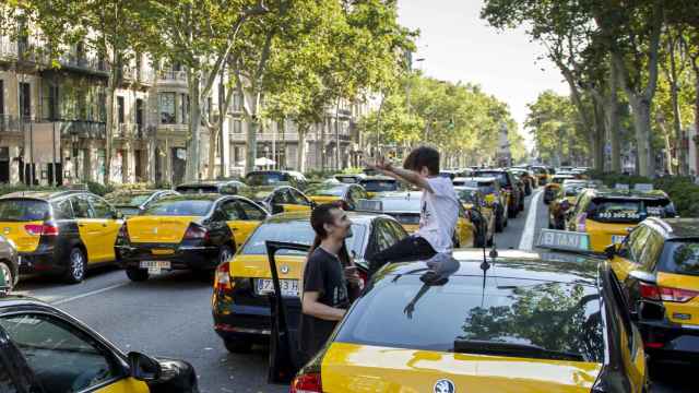 Los taxistas, el pasado verano, durante la huelga contra las licencias VTC / HUGO FERNÁNDEZ