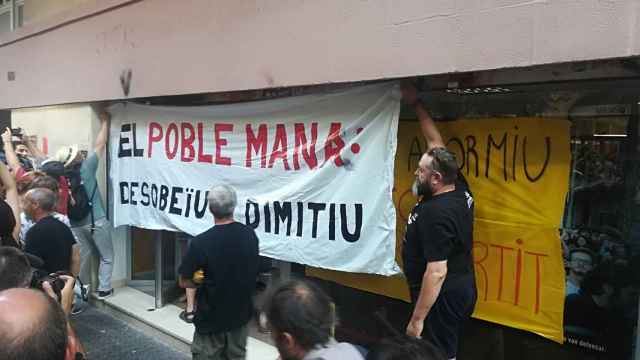 Protesta de los CDR ante la sede de la CUP / EUROPA PRESS