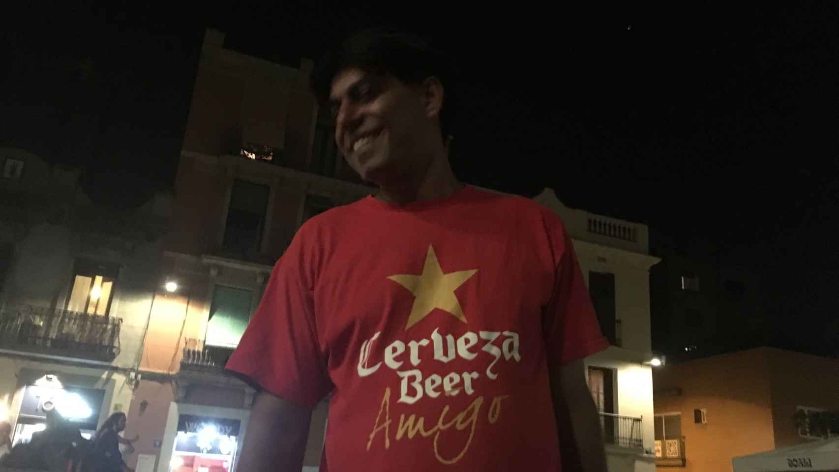 Uno de los lateros con la camiseta Cerveza beer amigo | PAULA BALDRICH