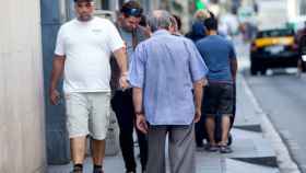 El turista americano agredido paseando por una calle de Barcelona / Quique Garcia - EFE