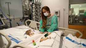 Roma, la pequeña operada en el Hospital Vall d'Hebron, se recupera tras la intervención / EP