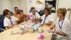 Sanitarias del Hospital Vall d'Hebron preparando las cajitas | VALL D'HEBRON
