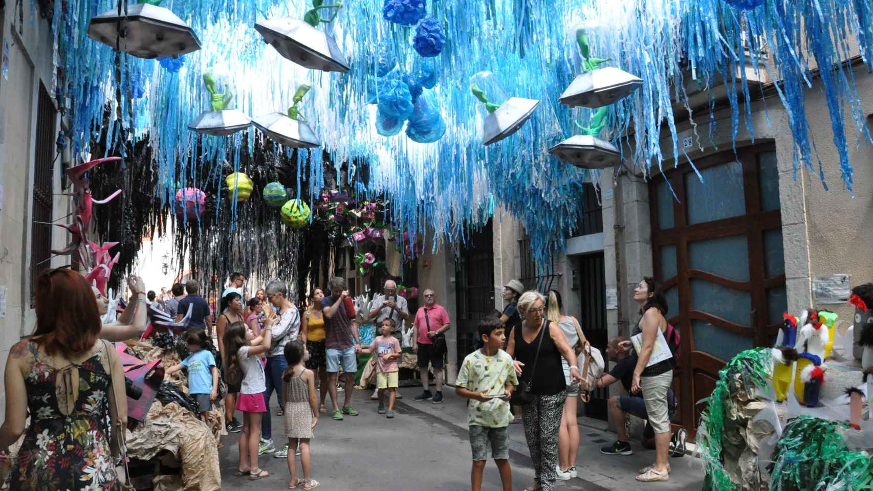 Paseo fotográfico por las mejores calles de la Festa Major de Gràcia | MIKI