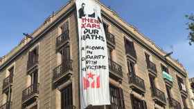 Despliegan una nueva pancarta contra la presencia del Rey en La Rambla / EUROPA PRESS