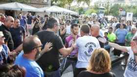 La manifestación en La Barceloneta de la semana pasada vivió momentos tensos / HUGO FERNÁNDEZ