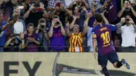 Messi celebra el primero de sus dos goles en el debut del Barça en esta Liga / EFE, Andreu Dalmau