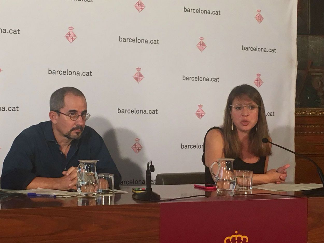 Janet Sanz y Manuel Valdés, durante una conferencia de prensa / AROA ORTEGA